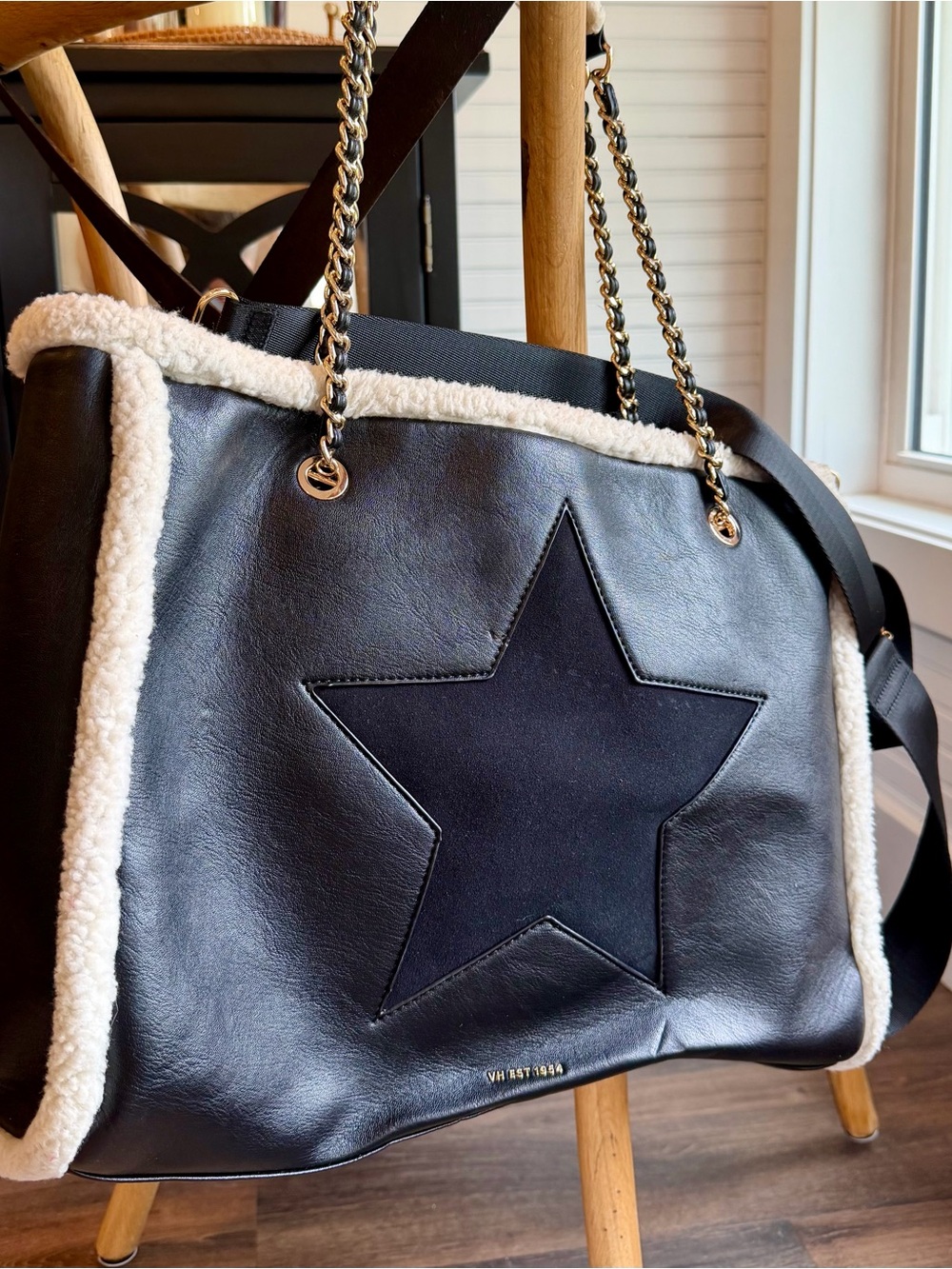 Vintage Havana Black Tote with Cream Shearling Trim and Star Accent - Picture 2 of 8